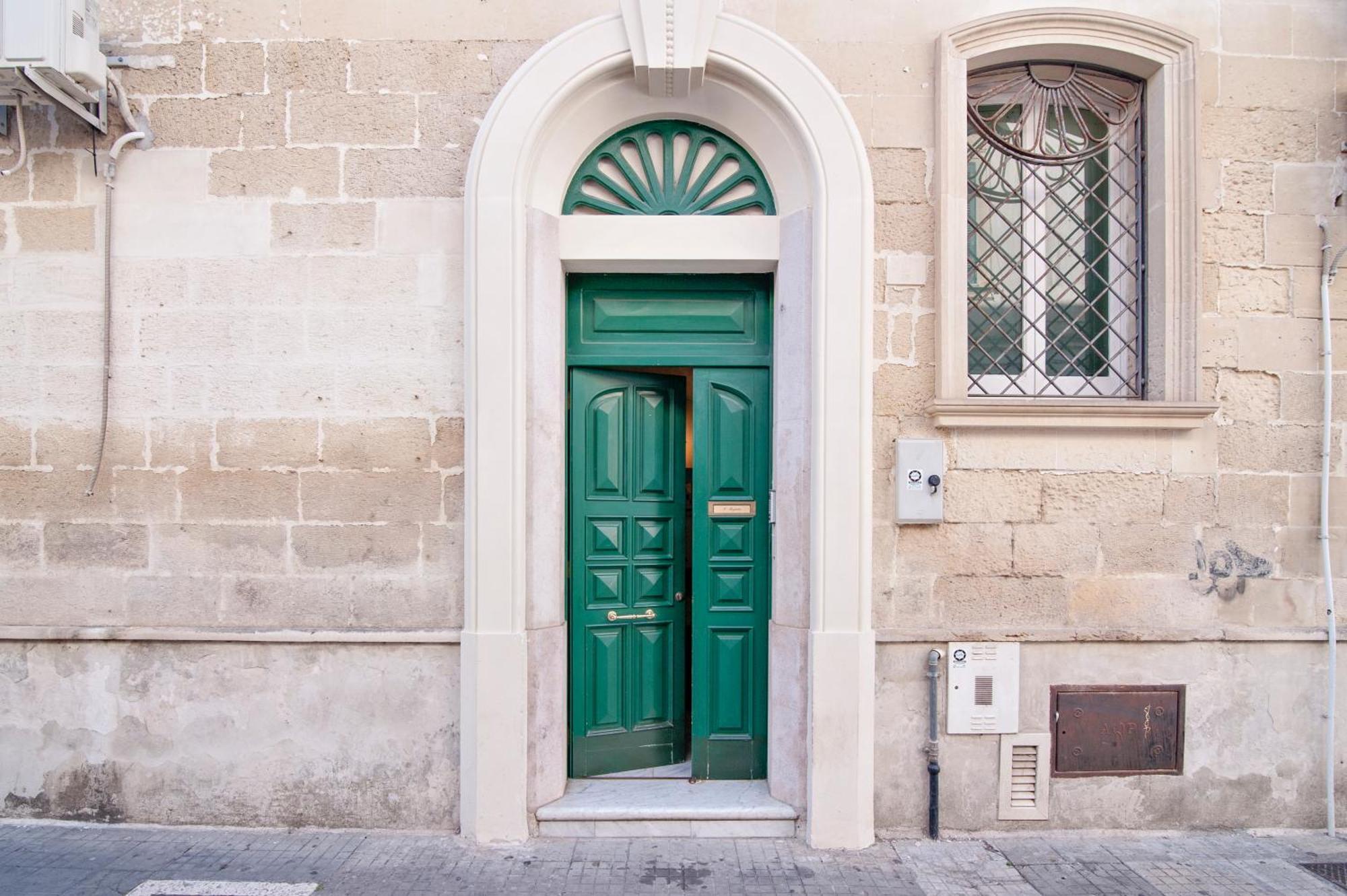 The Golden Hour, Luxury Apartment With A Panoramic View Lecce Exterior foto